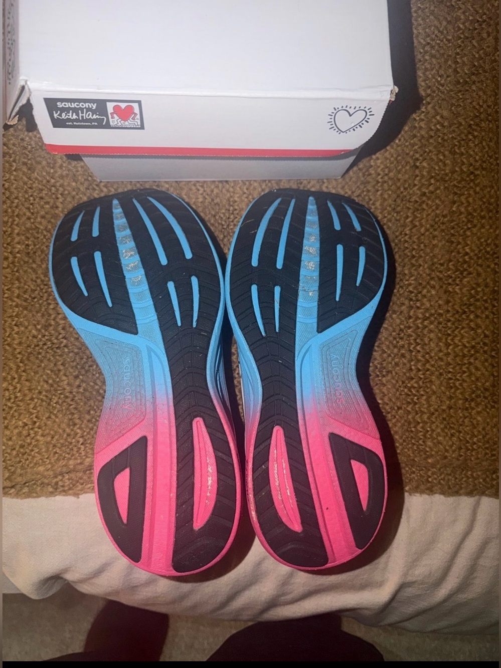 Men’s Saucony x Keith Haring Ride 18 - Picture 8 of 8